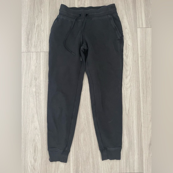 Lululemon black cuffed bottom joggers, size 6 - Picture 2 of 5